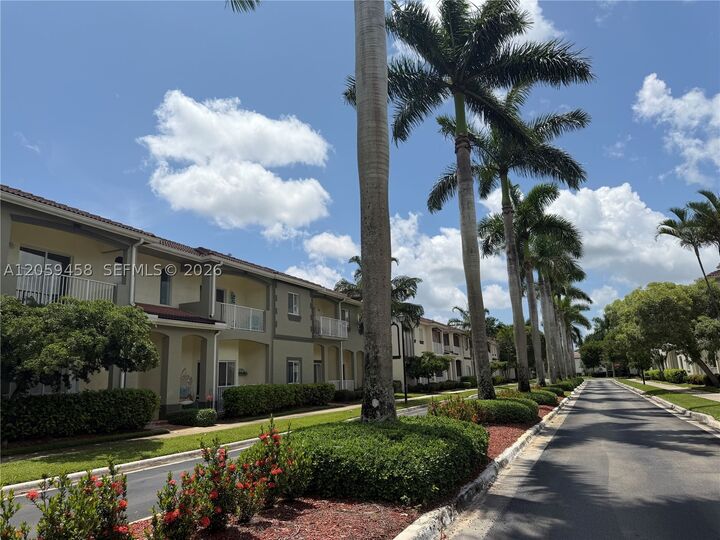 Property Photo: 2362 SE 19th Ct FL 33035