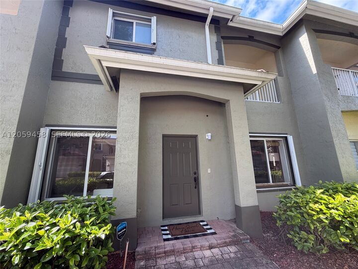 Property Photo: 2362 SE 19th Ct FL 33035
