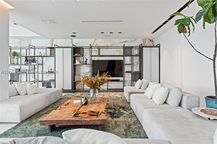 Property Photo: 650 NE 32nd St Bh2 FL 33137