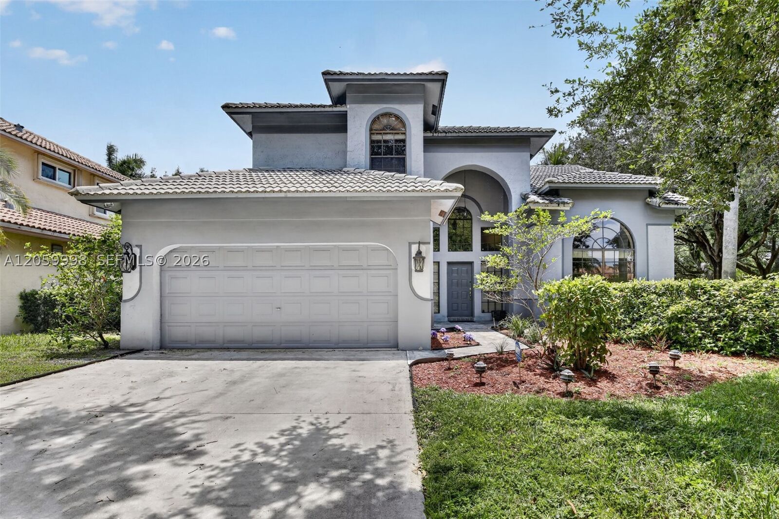 Property Photo: 11584 Waterford Ct FL 33026