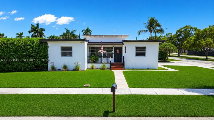 Property Photo: 112 NE 17th St FL 33030