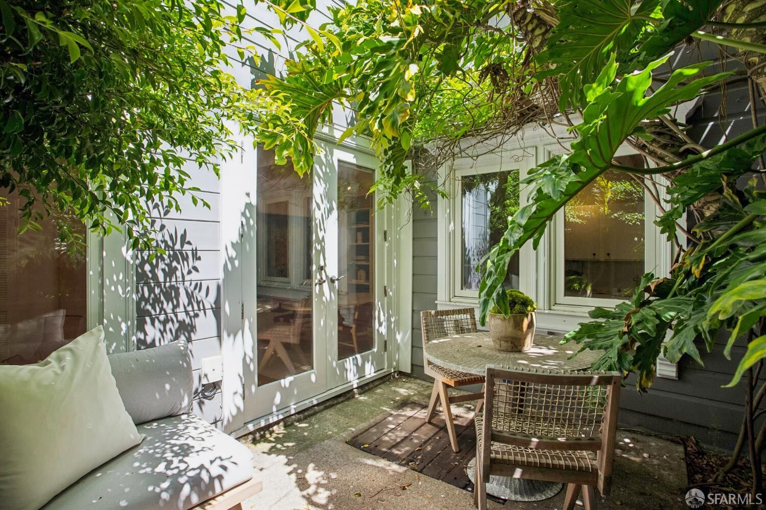 Property Photo:  907 Douglass Street  CA 94114 