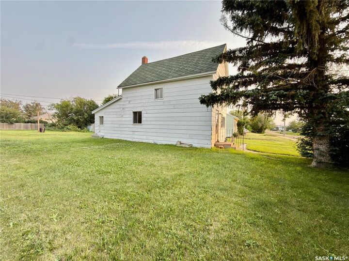 Property Photo:  313 Grant Avenue  SK S0G 2E0 