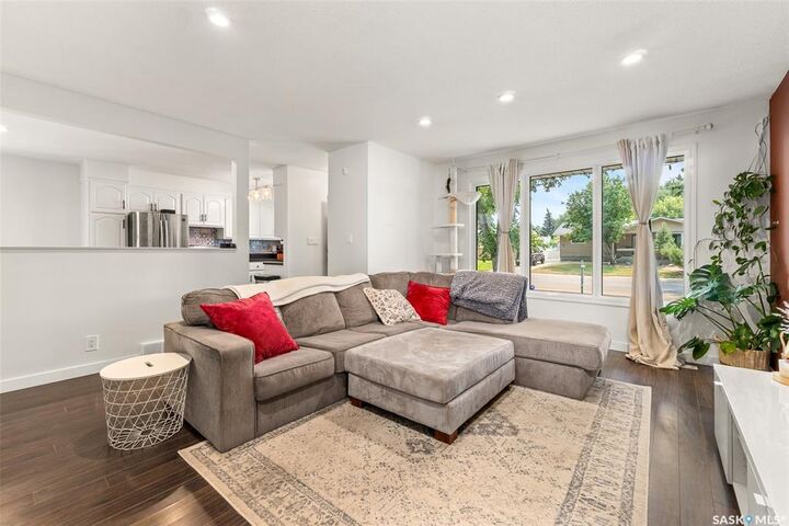 Property Photo:  112 Tremaine Avenue  SK S4R 6S4 