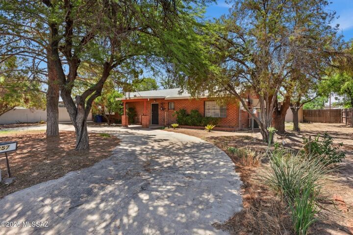 Property Photo: 1257 W Navajo Street AZ 85705