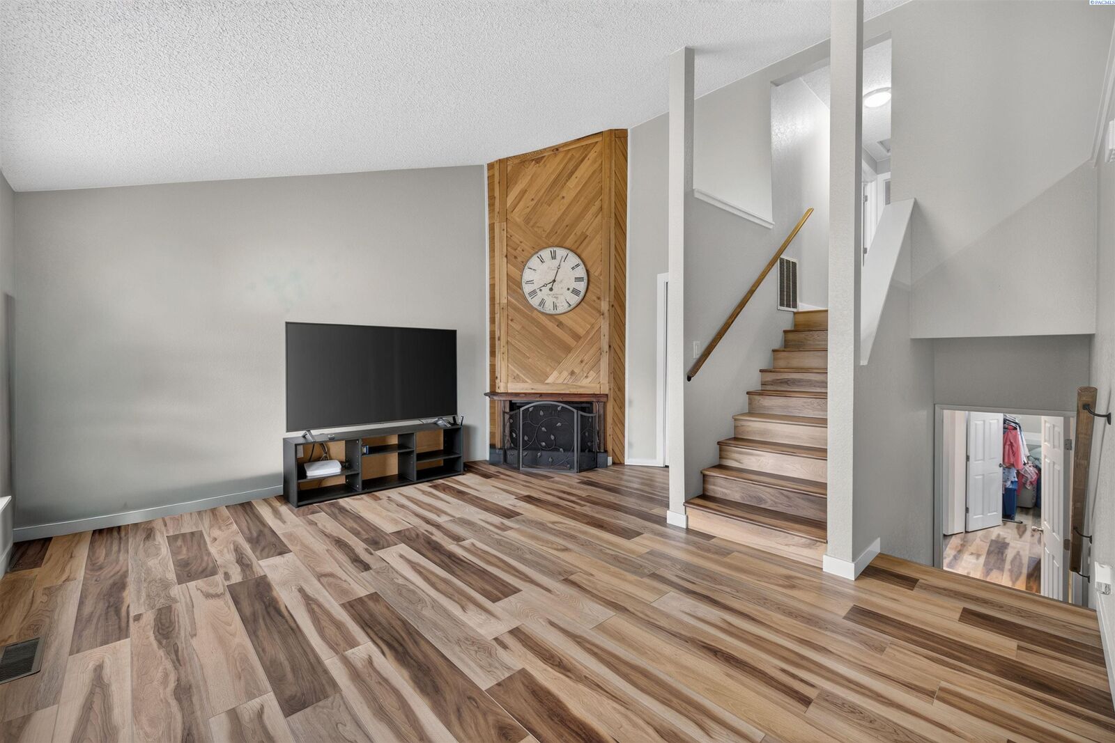 Property Photo: 717 S Fir St WA 99336