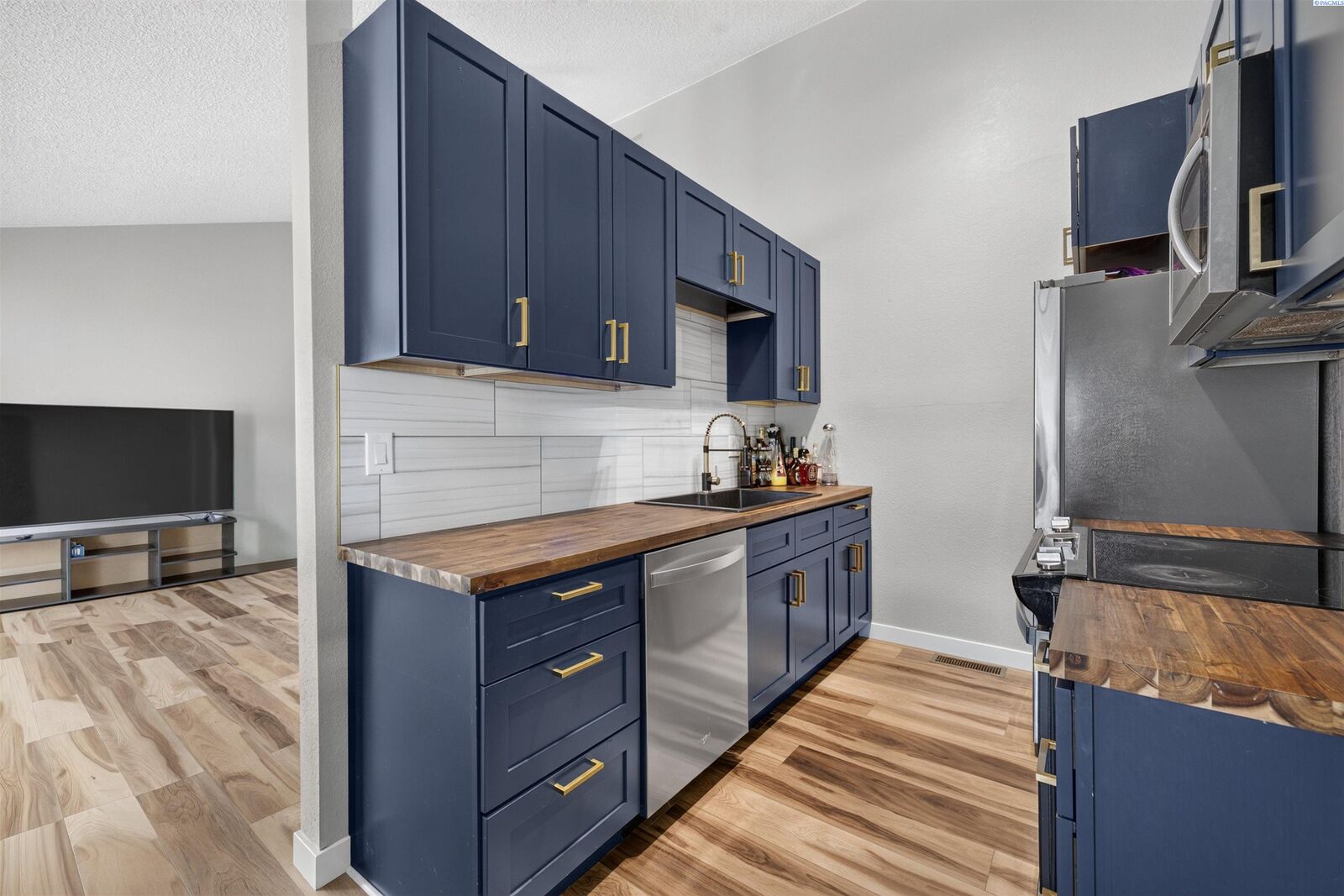 Property Photo:  717 S Fir St  WA 99336 