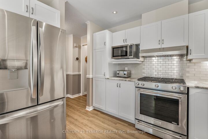 Property Photo: 32 Innesbrook Court 16 ON K2S 1C7