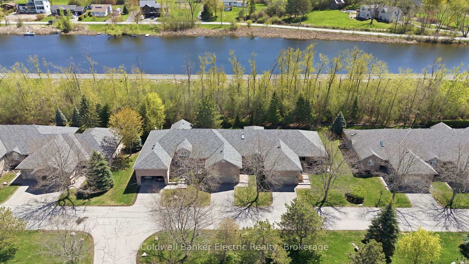 Property Photo:  300 Franmor Drive 40  ON K9H 7R2 