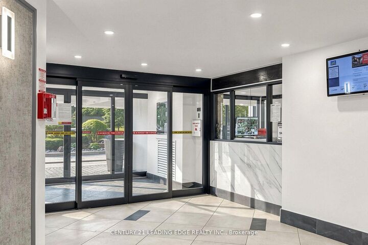 Property Photo:  5 Vicora Linkway N/A 304  ON M3C 1A7 