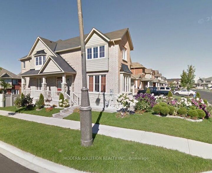 4 Overhold Crescent — photo 1