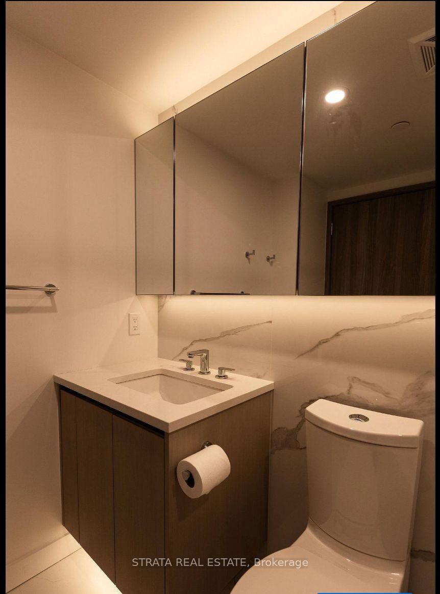 Property Photo:  3 Concord Cityplace Way 5705  ON M5V 0X4 