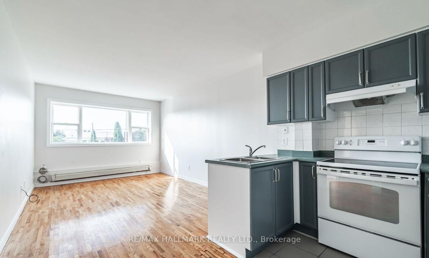 Property Photo:  2831 Kingston Road A5  ON M1M 1N2 