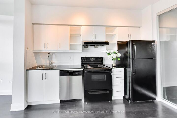 Property Photo:  160 Vanderhoof Avenue 1718  ON M4G 0B7 