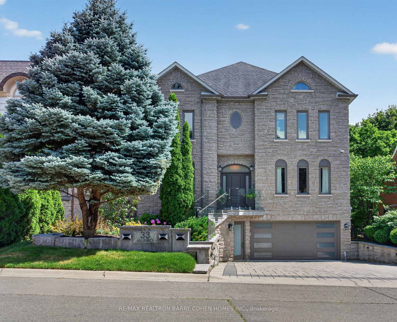 Property Photo: 33 Munro Boulevard ON M2P 1C1