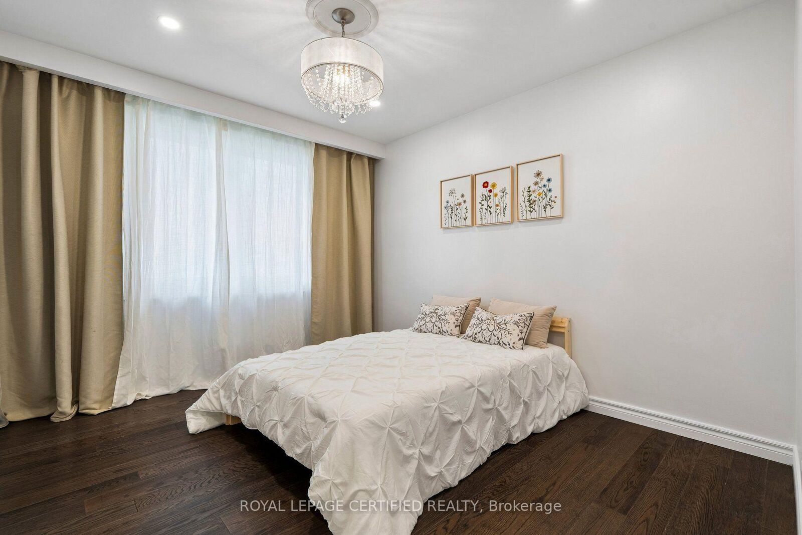 Property Photo: 462 The Kingsway N/A ON M9A 3W4