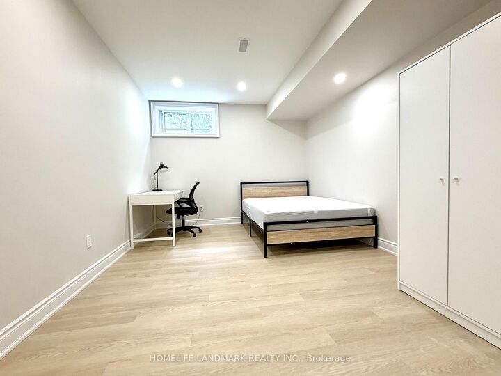 Property Photo:  3380 Tudor Gate  ON L5L 3C7 
