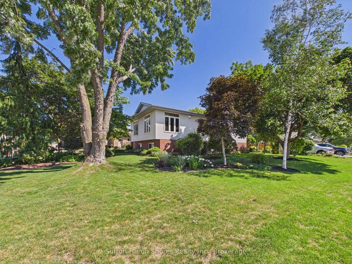 Property Photo:  762 Bradford Street  ON N0H 2C4 