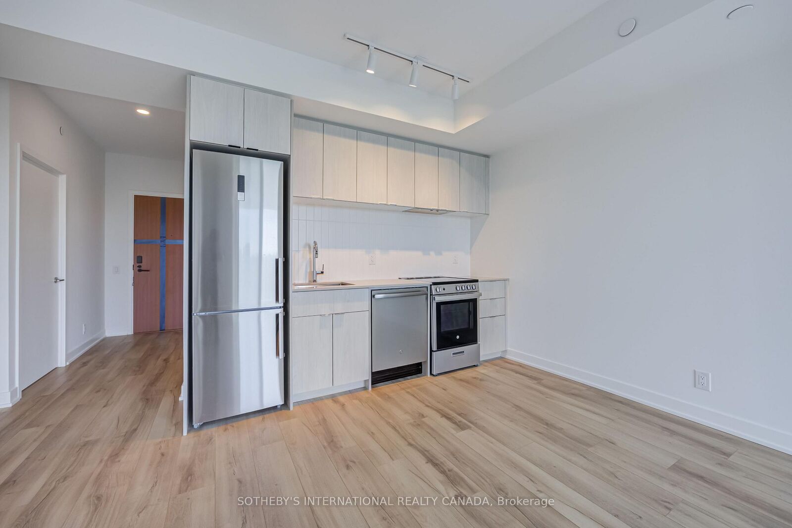 Property Photo:  