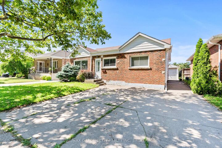 Property Photo: 36 Rose Avenue ON L2V 3C6