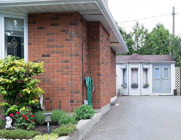 Property Photo: 186 King Edward Avenue ON N5Z 3T7
