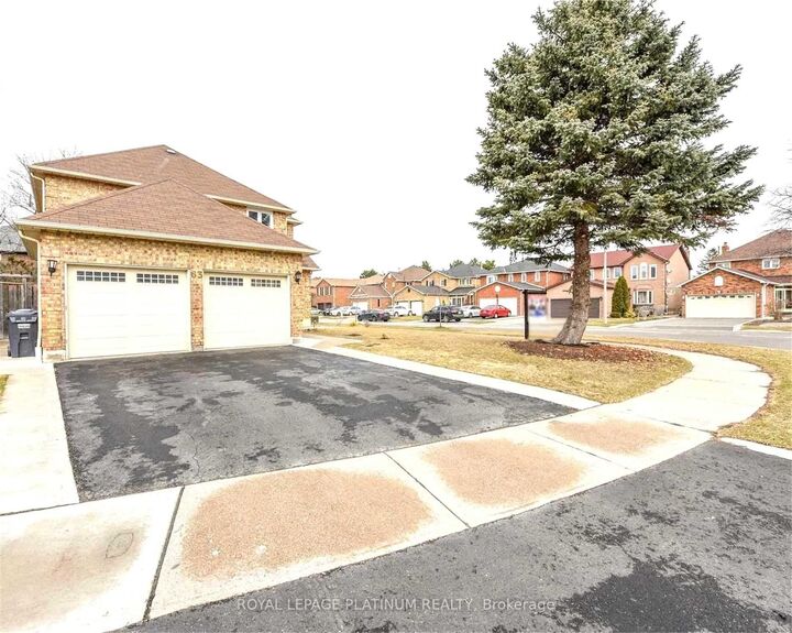 Property Photo: 63 Lord Simcoe Drive ON L6S 5G7