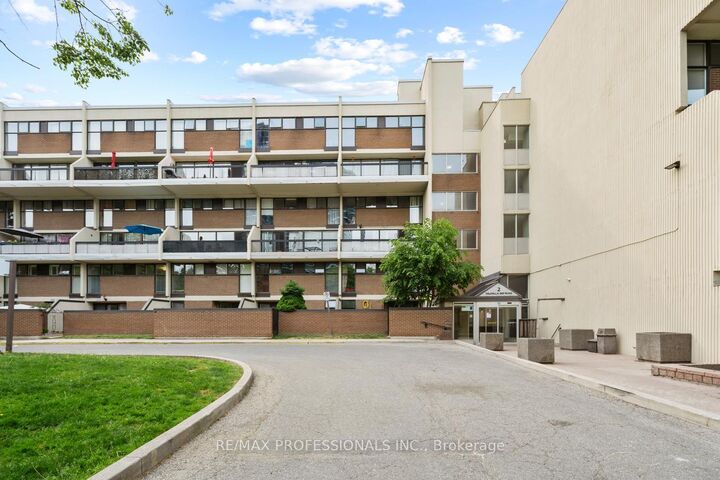 Property Photo: 2 Valhalla Inn Road 339 ON M9B 6C3