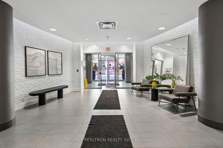 Property Photo:  1005 King Street W 512  ON M6K 3M8 