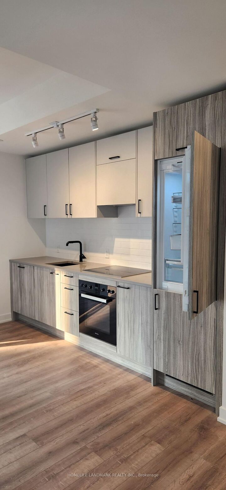 Property Photo:  1 Quarrington Lane 2507  ON M3C 0S4 
