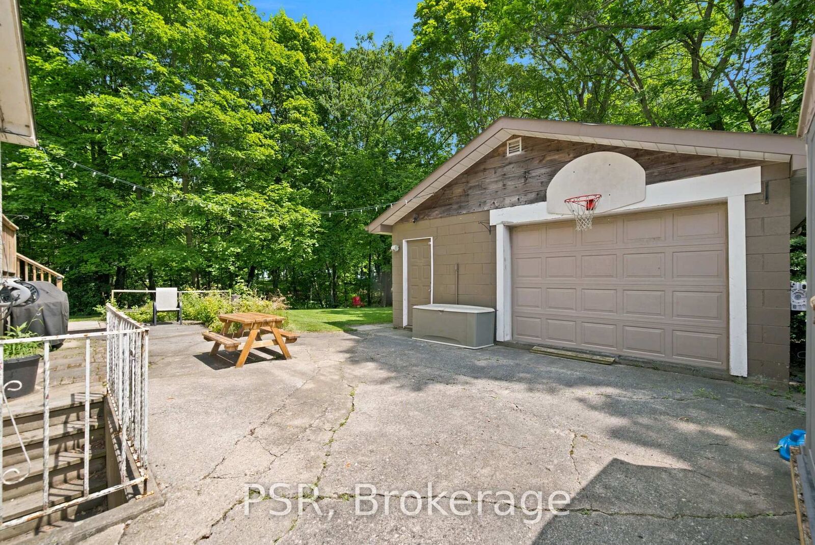 Property Photo:  531 Rodd Avenue Upper  ON L1W 2B1 