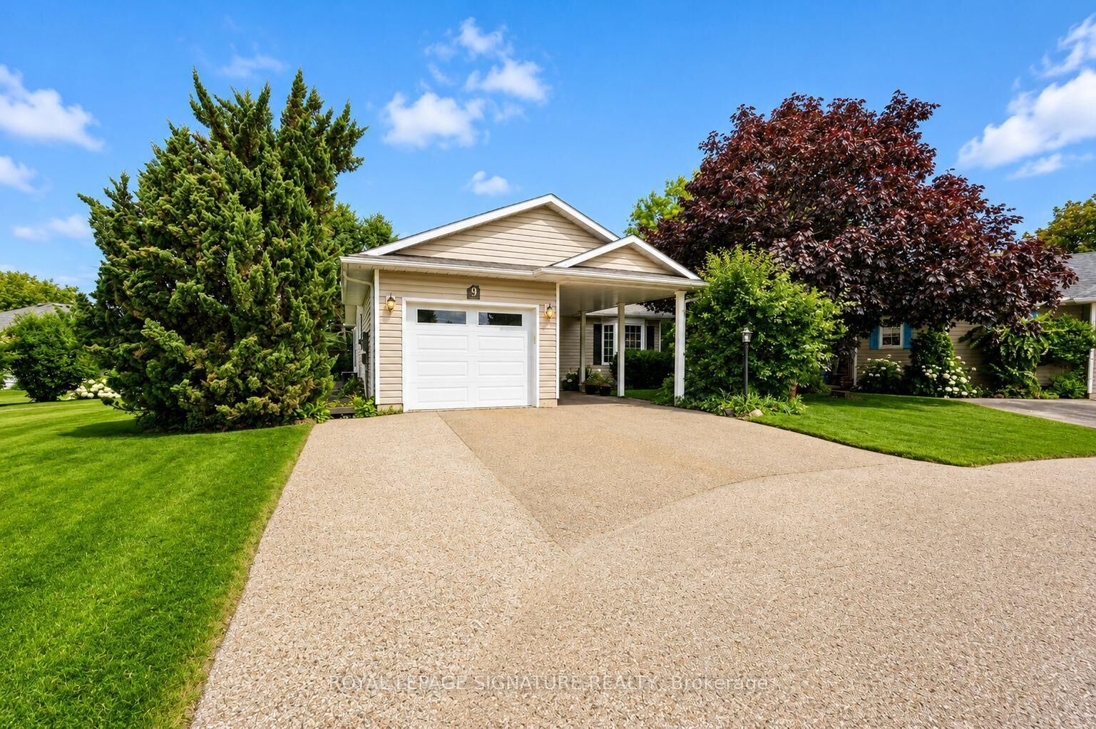 Property Photo:  9 Huron Court  ON L1B 1A2 