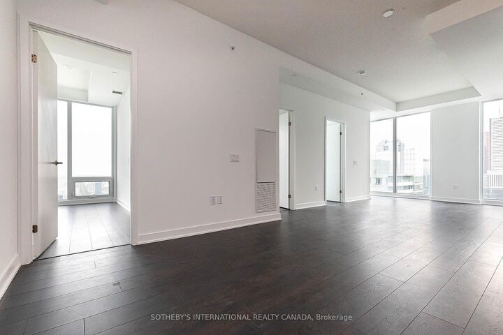 Property Photo:  125 Blue Jays Way 5506  ON M5V 0C4 
