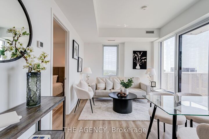 10 Oak Street 2403 — photo 1