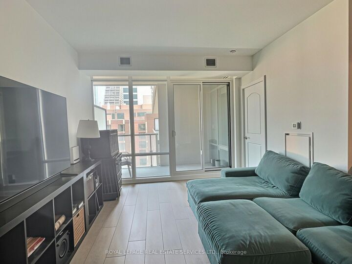 Property Photo:  1 Bedford Road 701  ON M5R 2B5 