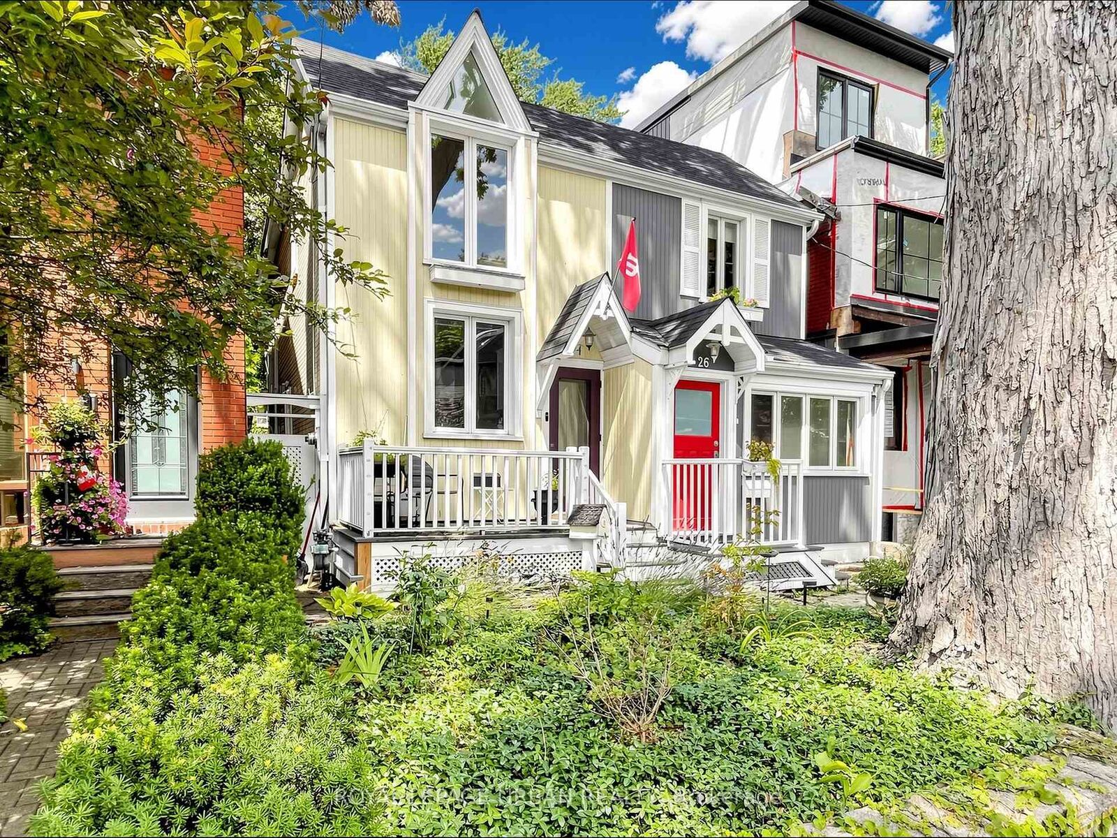Property Photo:  24 Cavell Avenue  ON M4K 1L6 