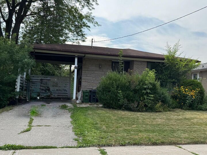 22 Rochelle Crescent — photo 1