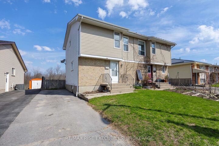 Property Photo:  75 Wycliffe Crescent  ON K7K 5Z2 