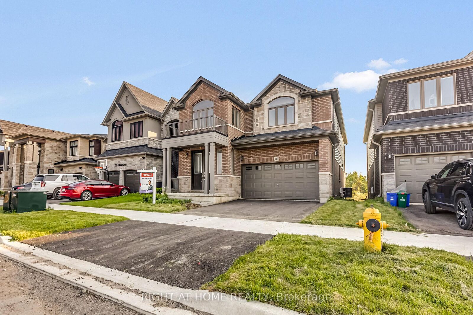 Property Photo:  330 Gillespie Drive  ON N3T 0X1 