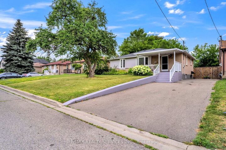 Property Photo:  3287 Michaud Avenue  ON L4T 1P8 