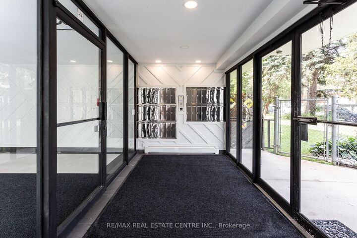 Property Photo: 5 Hill Heights Road 507 ON M8Y 1Y9