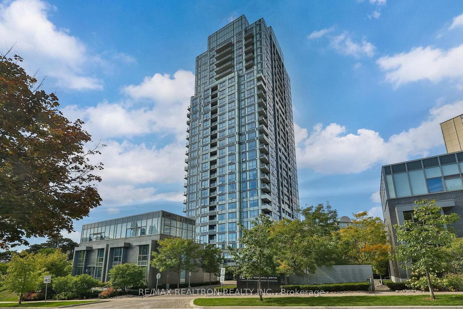 Property Photo:  18 Graydon Hall Drive 301  ON M3A 0A4 