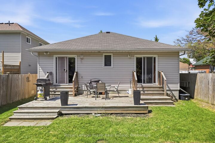 Property Photo: 9 Durham Street W ON K9V 2P3