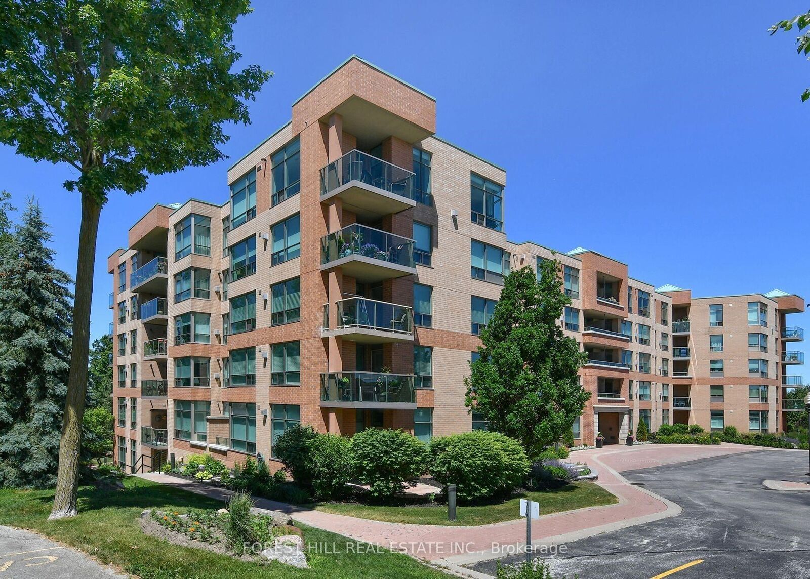 Property Photo: 4 Briar Hill Heights 507 ON L9R 1Z7