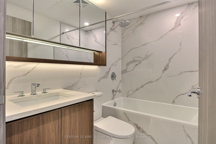 Property Photo: 68 Esther Shiner Boulevard 2503 ON M2K 0J6
