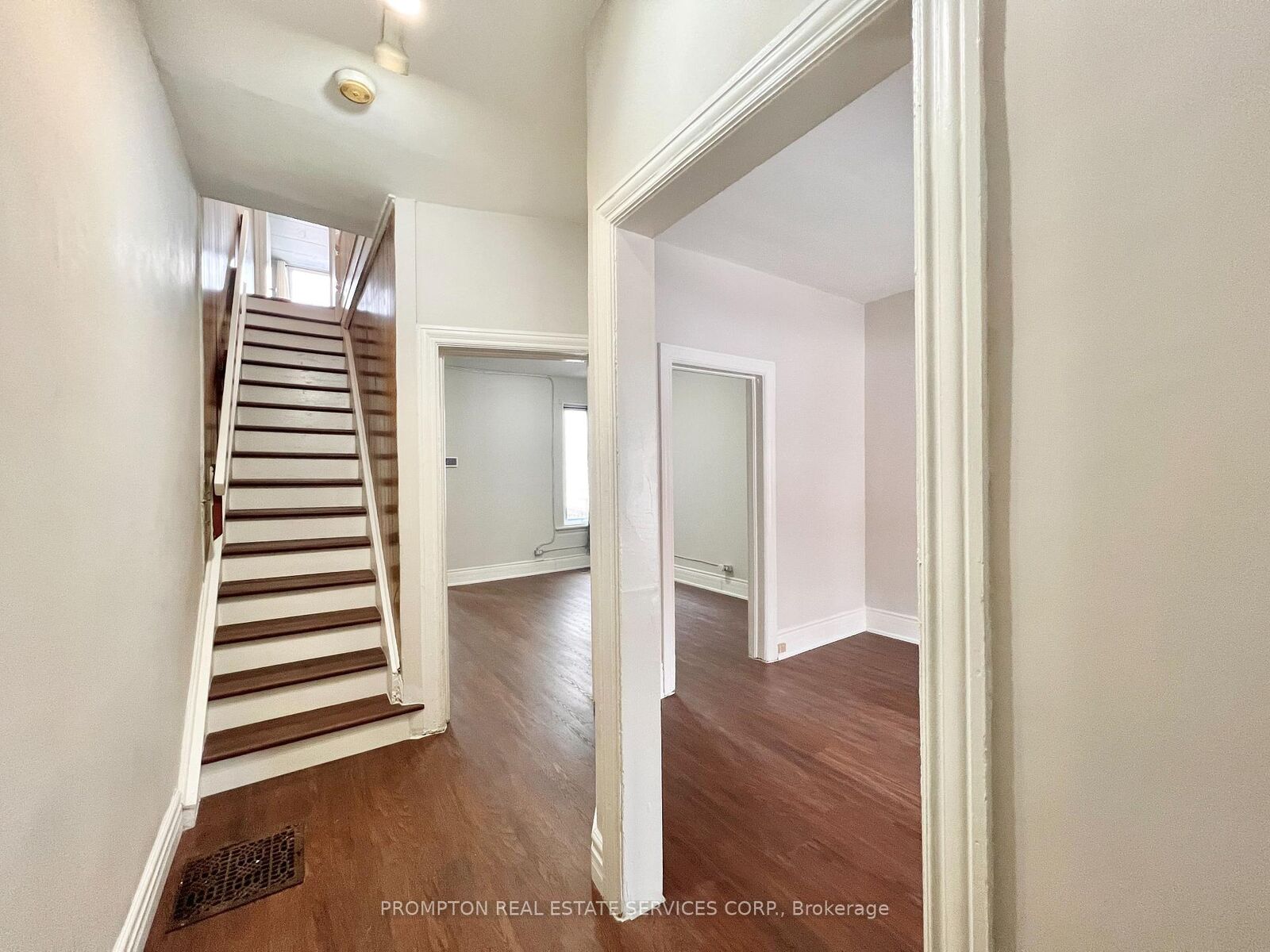 Property Photo:  17 Winnifred Avenue  ON M4M 2X2 