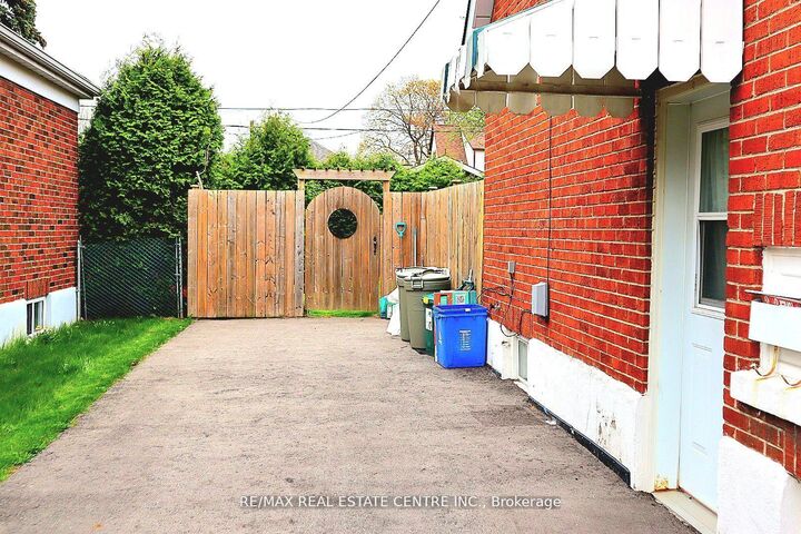 Property Photo: 401 Elgin St Street E ON L1G 1V1