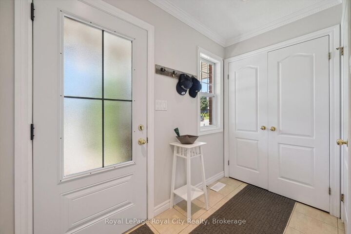 Property Photo:  220 Carrington Drive  ON N1G 5K3 