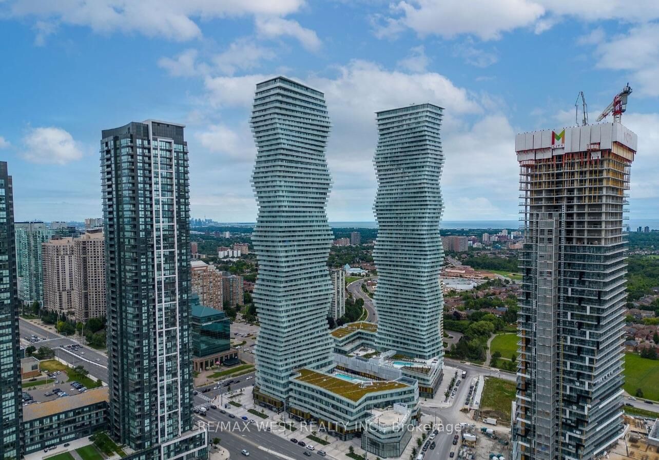 Property Photo:  3900 Confederation Parkway 1107  ON L5B 0M3 