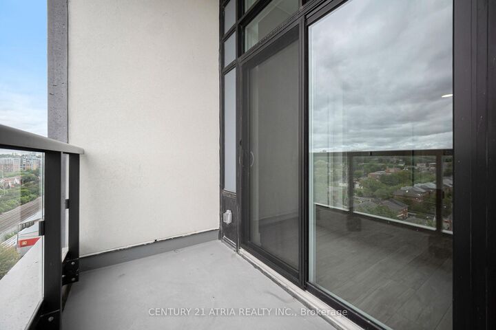 Property Photo:  858 Dupont Street Ph19  ON M6G 0C1 