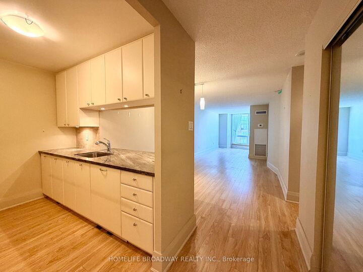 Property Photo:  1055 Bay Street 1908  ON M5S 3A3 